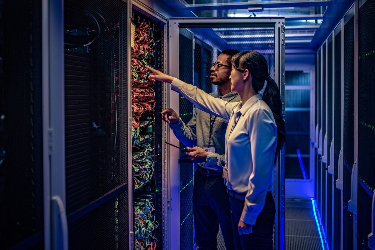 What is a dedicated server? How to choose the best one in 2025 1 What is a dedicated server? How to choose the best one